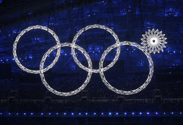 Едва ли не единственный казус Церемонии открытия Игр - одно из олимпийских колец не раскрылось
