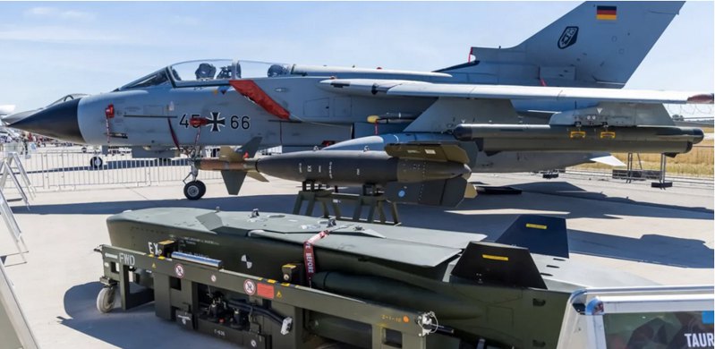 Літак Tornado з крилатою ракетою Taurus