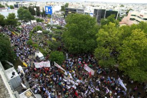 В Греции под давлением людей передумали закрывать гостелевидение