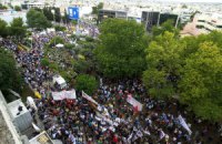 В Греции под давлением людей передумали закрывать гостелевидение