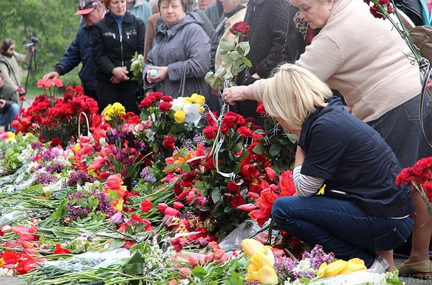 Жители ЛНР почтили память погибших в одесском Доме профсоюзов