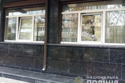 Полиция задержала мужчину, который разбил два окна в Генпрокуратуре