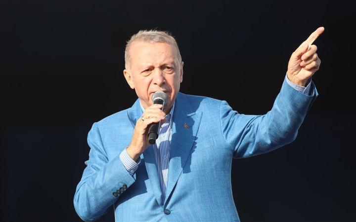 Ердоган на передвиборчому мітингу пригрозив “поховати в урнах для голосування тих, хто підтримує ЛГБТ”