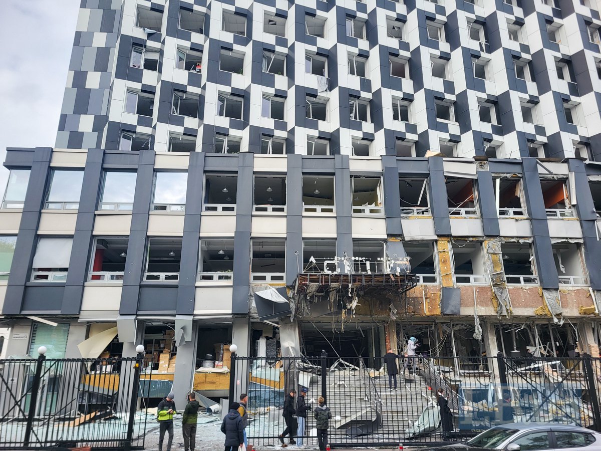 Наслідки влучання в Подільському районі Києва, 23 жовтня, 2025 року.