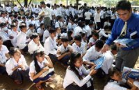 Камбоджа закриває школи через небезпеку поширення смертельного вірусу