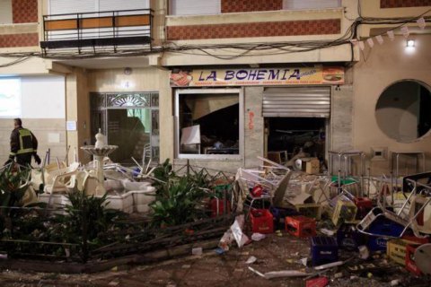 При взрыве газового баллона в испанском кафе пострадали 77 человек