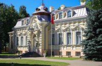 Литва у знак солідарності з Латвією вишле двох співробітників посольства Білорусі