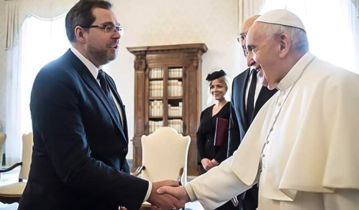 Папа римський Франциск та посол України у Ватикані Андрій Юраш