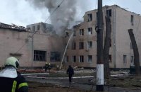 У Деснянському районі Києва – пожежа у військовій частині, є постраждалі