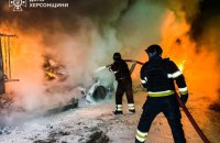 Російський дрон атакував вантажівку на території АЗС у Херсоні