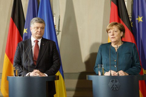 Меркель привітала Порошенка з прогресом у створенні антикорупційного суду