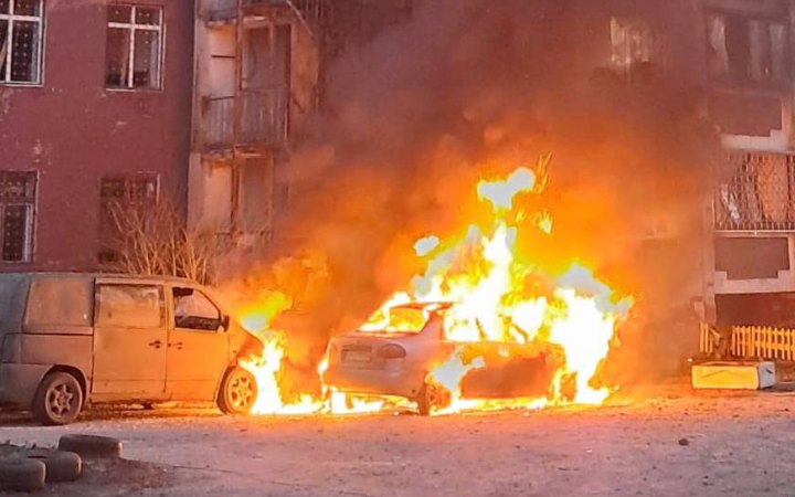 У Чернігові російський дрон влучив у багатоповерхівку