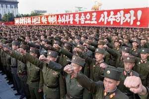 Північна Корея перейшла на напіввійськовий стан