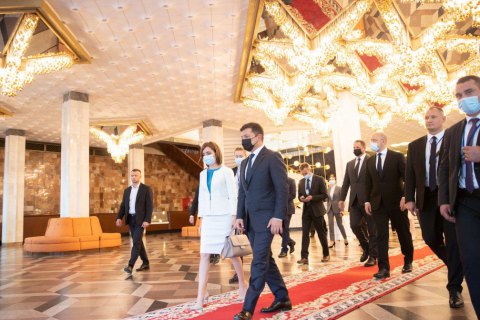 Зеленський зустрівся з президентом Молдови Маєю Санду