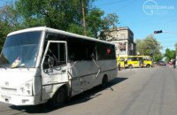 В Мариуполе столкнулись автобус с военными и маршрутка