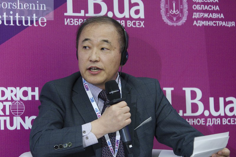 Чрезвычайный и Полномочный Посол Республики Корея в Украине Ли Янг Гу