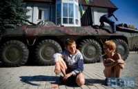 Освобожденный от террористов Лисичанск: разрушенные дома и очереди за водой