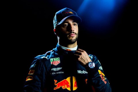 Команда Формулы 1 Red Bull Racing не продлила контракт с Риккардо, он переходит в Renault