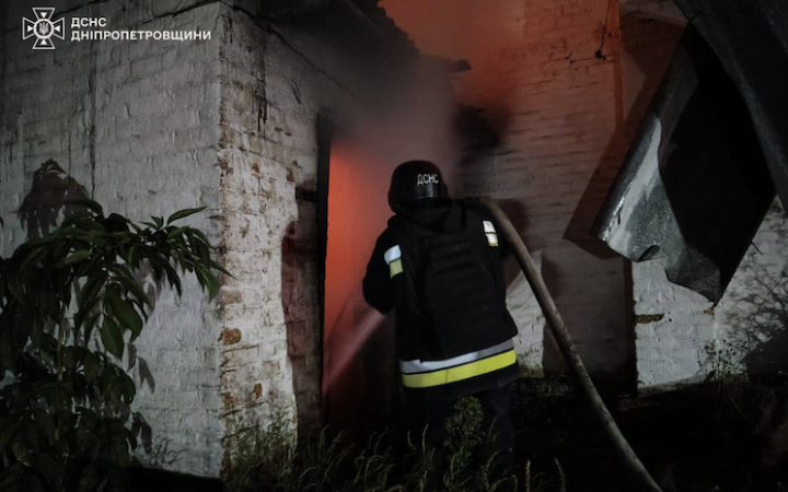 В Дніпропетровській області росіяни вночі атакували будівлю пожежної охорони