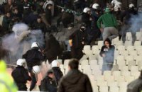 У Греції зупинили футбольний чемпіонат через фанатське свавілля