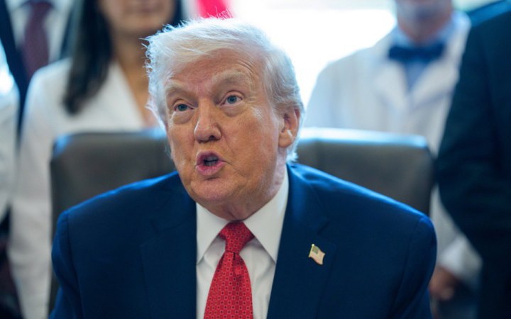 Трамп назвав двох своїх колишніх соратників "придурками і лузерами"