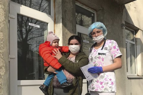 За добу в Україні зафіксували 8 003 нових випадків ковіду