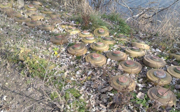 У двох районах Харківщини поліцейські за тиждень виявили майже 50 протитанкових мін