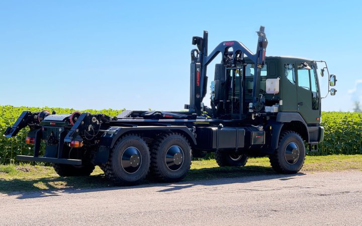  У квітні Міноборони допустило до експлуатації у Силах оборони 12 зразків автомобільної техніки