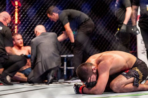 Нурмагомедов задушливим прийомом завершив свою кар'єру в UFC
