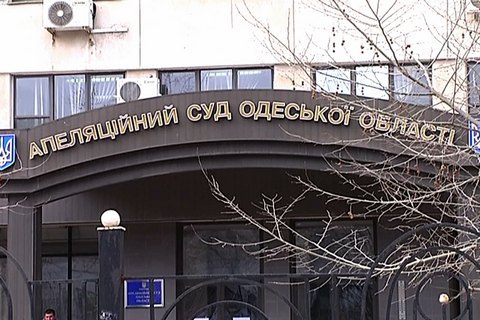 В Одессе с крыши Апелляционного суда упал его сотрудник