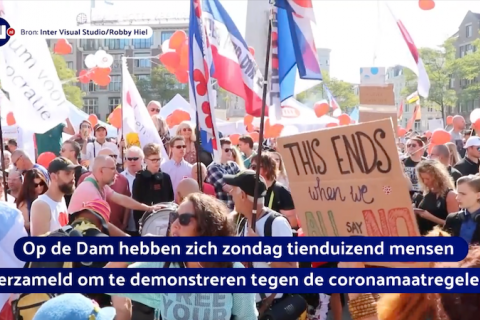 В Амстердамі пройшов багатотисячний протест через ковід-сертифікати
