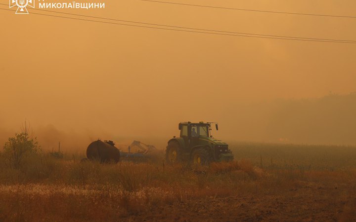 В Андріївському лісовому урочищі на Миколаївщині вдалося локалізувати пожежу на площі 40 гектарів