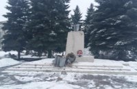 У селищі біля Харкова повалили пам'ятник Леніну
