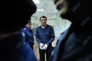 Прокуратура не хоче брати до уваги відшкодування збитків, завданих Луценком