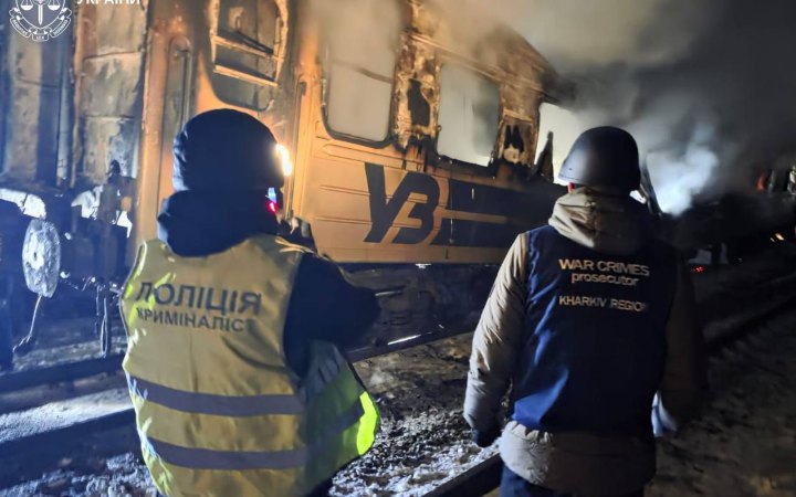 Головне за вівторок, 27 січня: 93 боєзіткнення, атака БпЛА на пасажирський поїзд на Харківщині, авіаудар по Слов’янську   