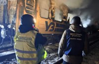 Головне за вівторок, 27 січня: 93 боєзіткнення, атака БпЛА на пасажирський поїзд на Харківщині, авіаудар по Слов’янську   