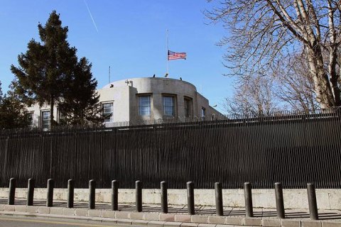 Неизвестные обстреляли посольство США в Анкаре