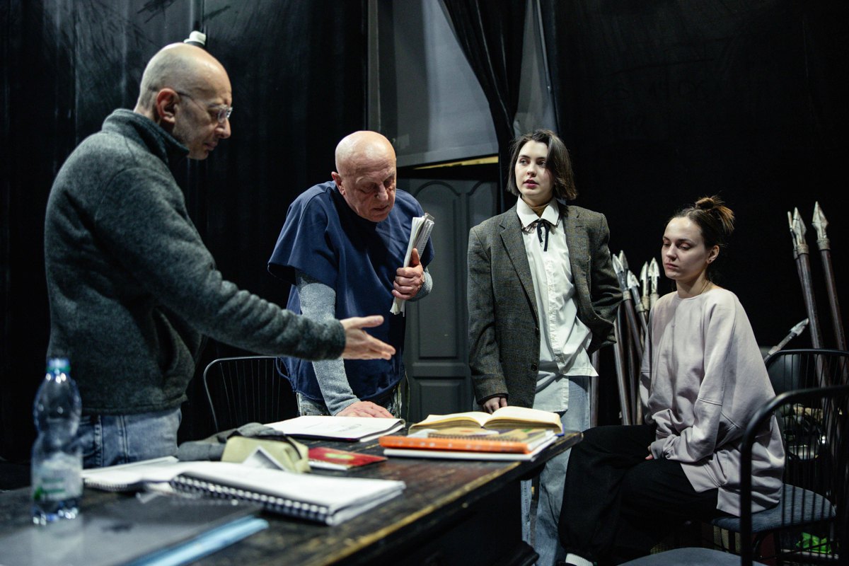 Репетиція вистави 'Скупий'.