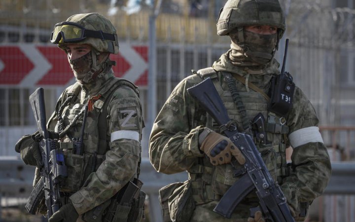 Росіяни відводять частину своїх військ з Каховки та Нової Каховки