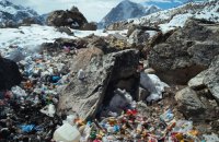 Непал відмовився від схеми для прибирання сміття з Евересту