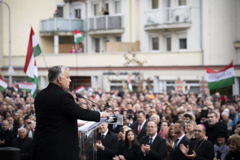 Прем’єр-міністр Угорщини Віктор Орбан виступає з промовою на честь 66-ї річниці початку Угорської революції в Залаегерсезі, 23 жовтня 2022 р.