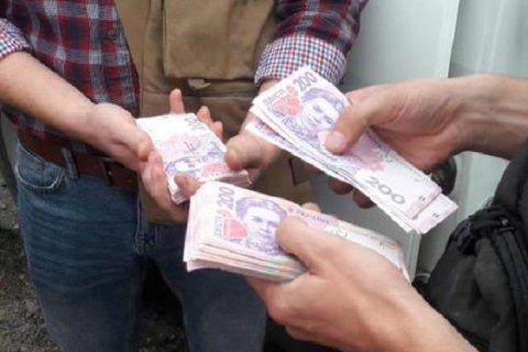 В Меловом начальник отдела полиции и его зам попались на взятке в 140 тыс. гривен