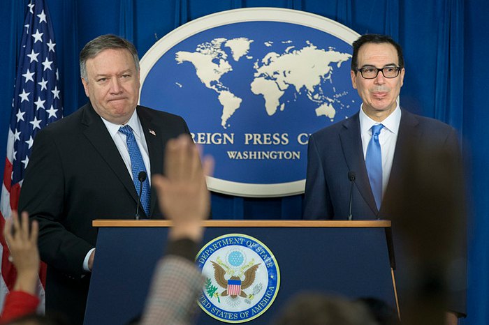  Госсекретарь США Майк Помпео и министр финансов США Стивен Мнучин огласили о введении санкций против
Ирана, 5 ноября 2018.