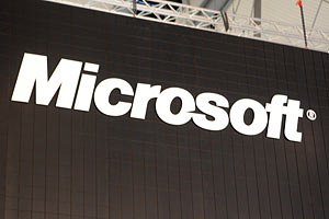 Неизвестные подожгли штаб-квартиру Microsoft в Греции  (обвнолено)