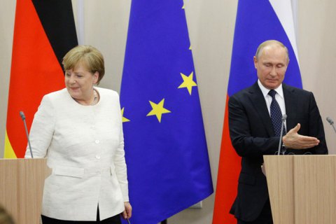 Меркель подзвонила Путіну після розмови із Зеленським