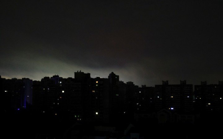 Частина Києва залишилася переважно без тепла, застосовані аварійні відключення світла