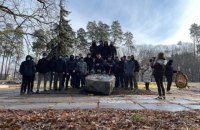 В Калиновке под Киевом снесли памятник чекистам