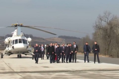 Зеленский прилетел в Полтавскую область на вертолете