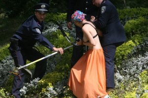 Активисток FEMEN отдадут под суд