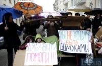 Захват квартиры в Киеве: власти просят многодетную семью «не шуметь»